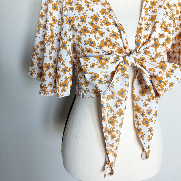 White orange and blue floral flounce sleeve cropped tie front top size XL - Picture 3 of 8